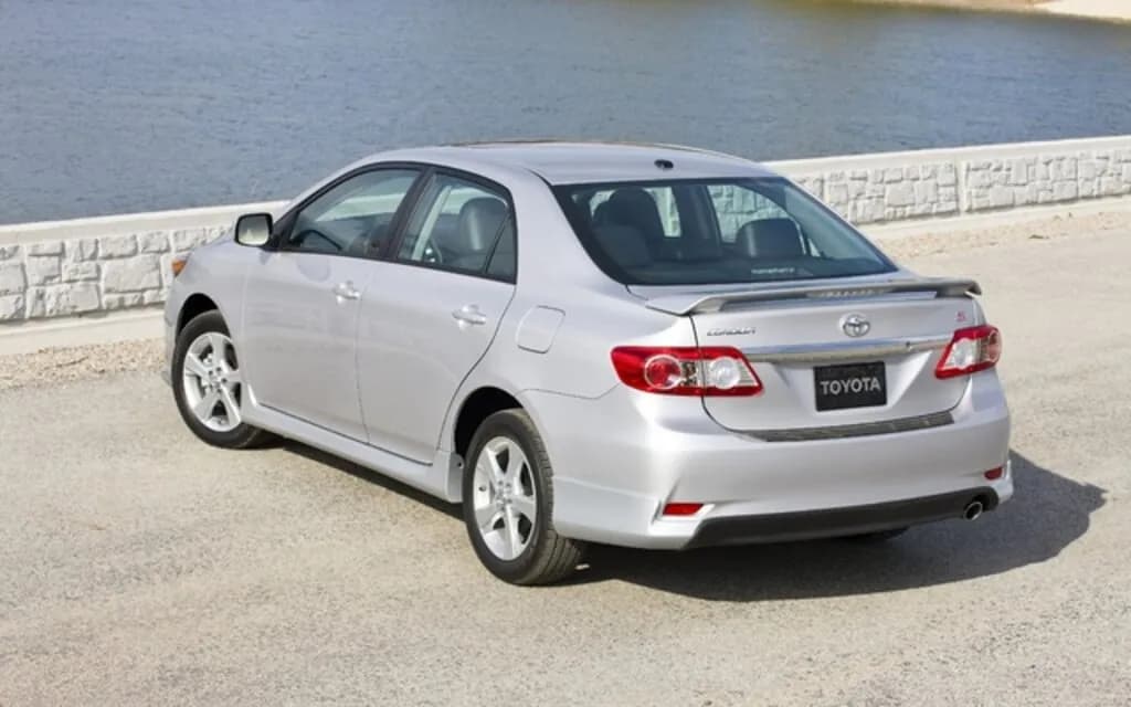 Toyota Corolla Sedan - Silver
